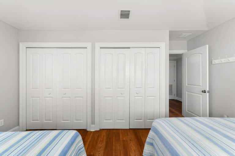 3rd floor queen beds 2